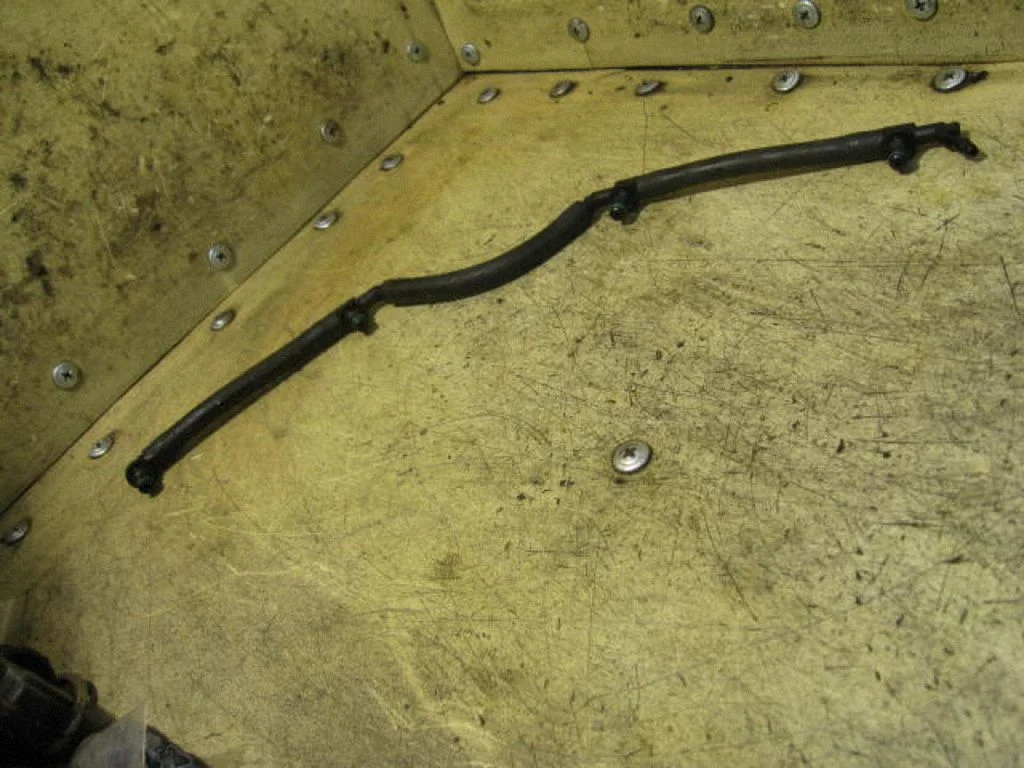 Fuel return line/hose – centre