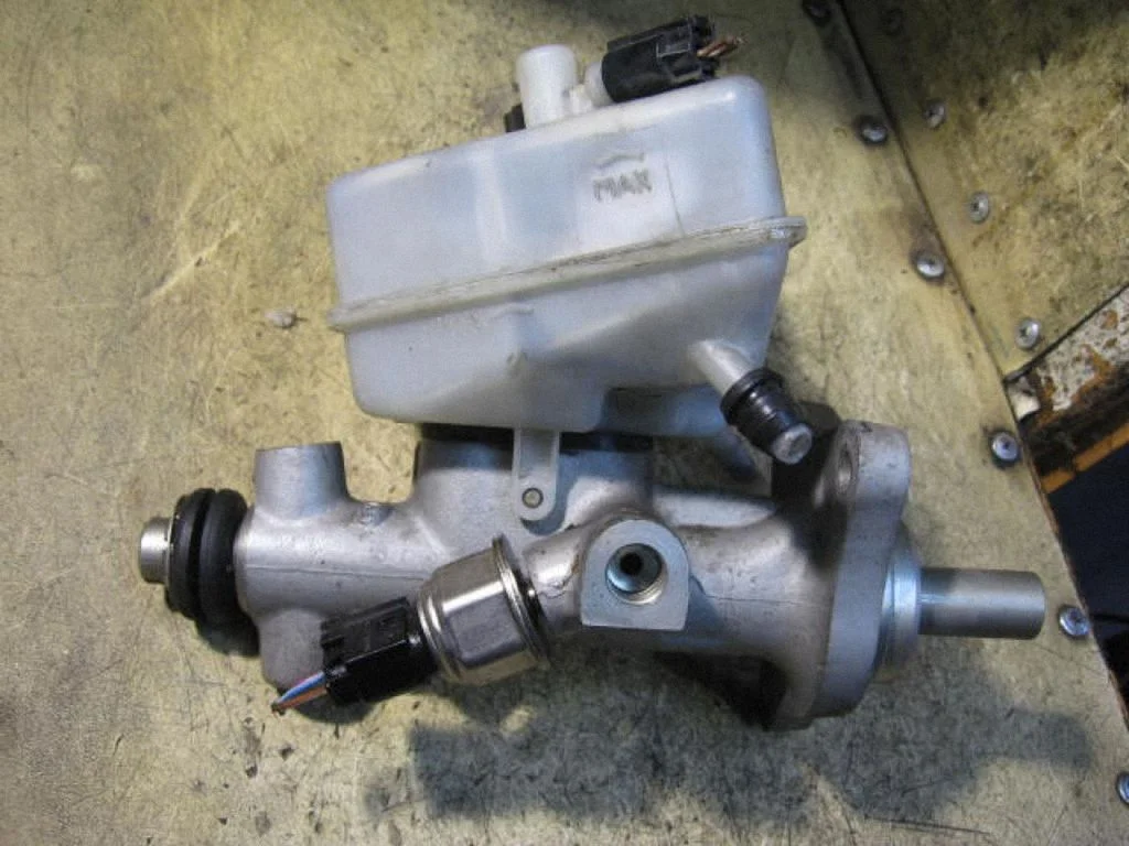 Master brake cylinder 03350884551