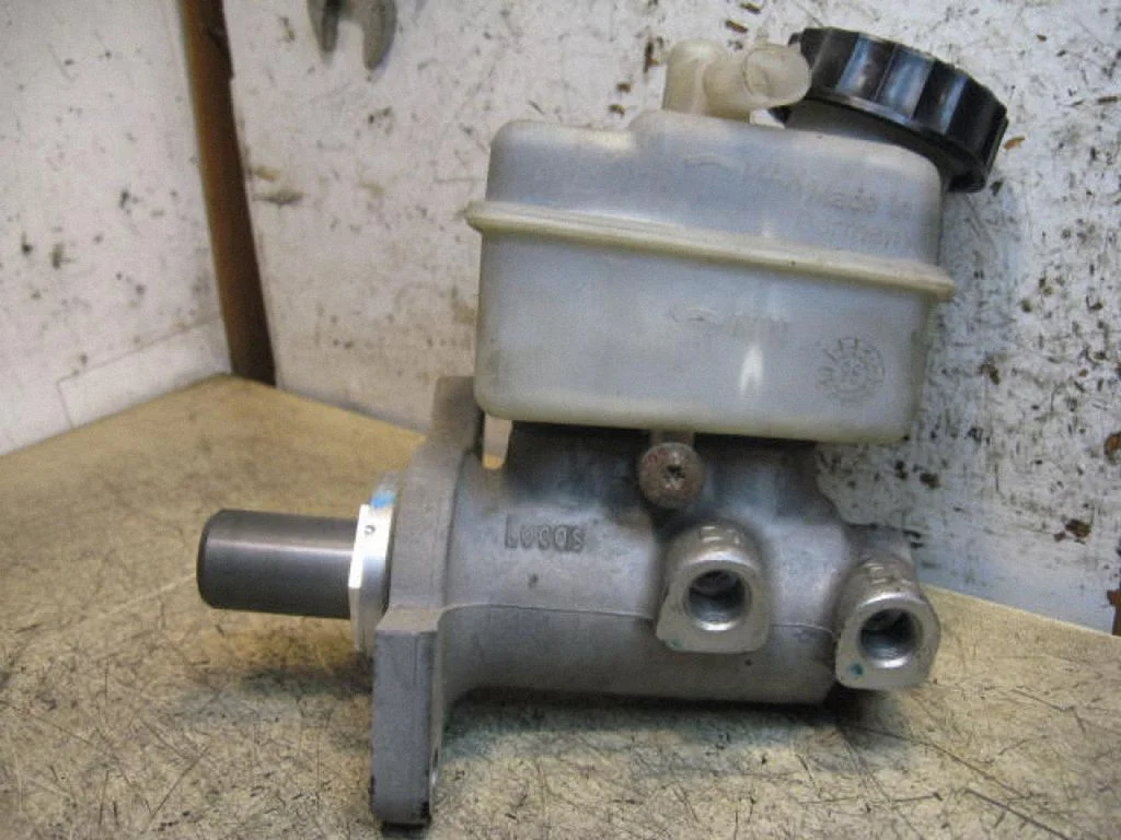 Master brake cylinder LUCAS2290ABS