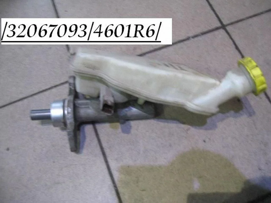 Master brake cylinder 32067093