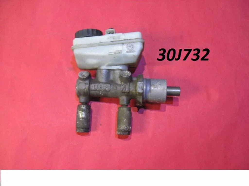 Master brake cylinder 30J732