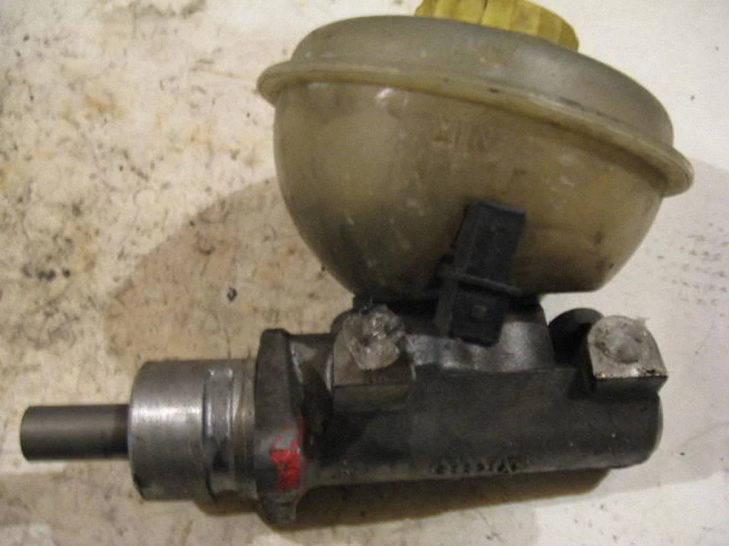 Master brake cylinder – Audi 100 S4 C4 (1990-1995)