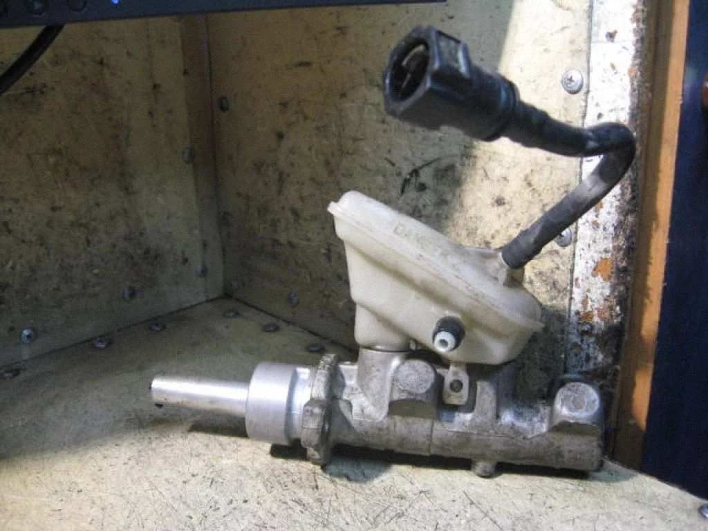 Master brake cylinder – Peugeot 307 (2001-2005)
