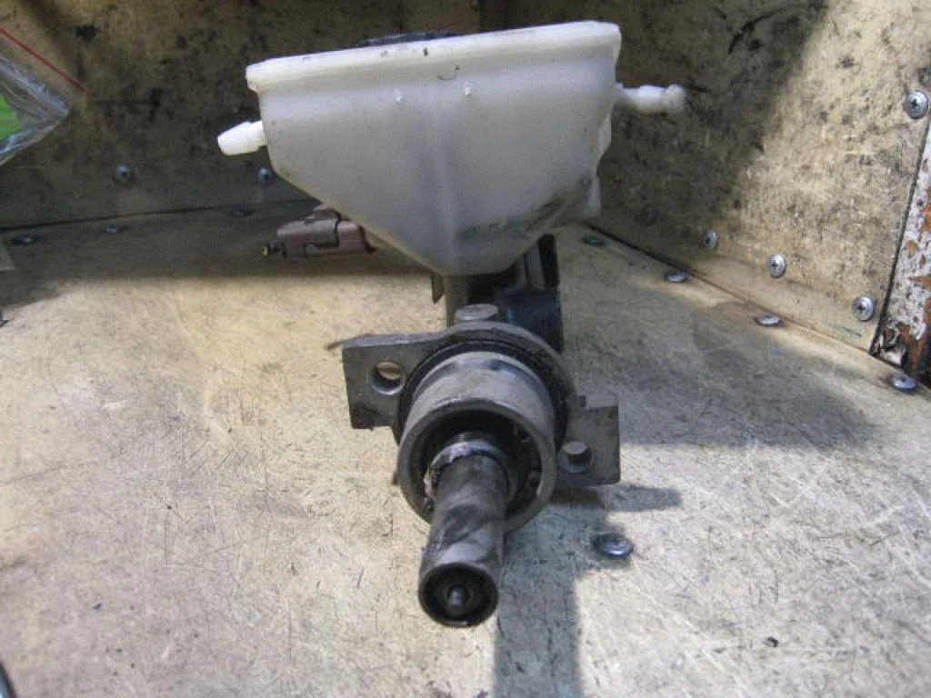 Master brake cylinder BOSCH221304
