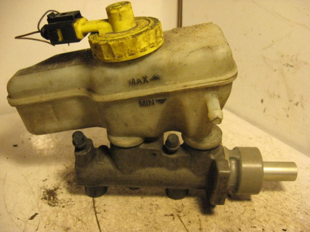 Master brake cylinder BOSCH23311967