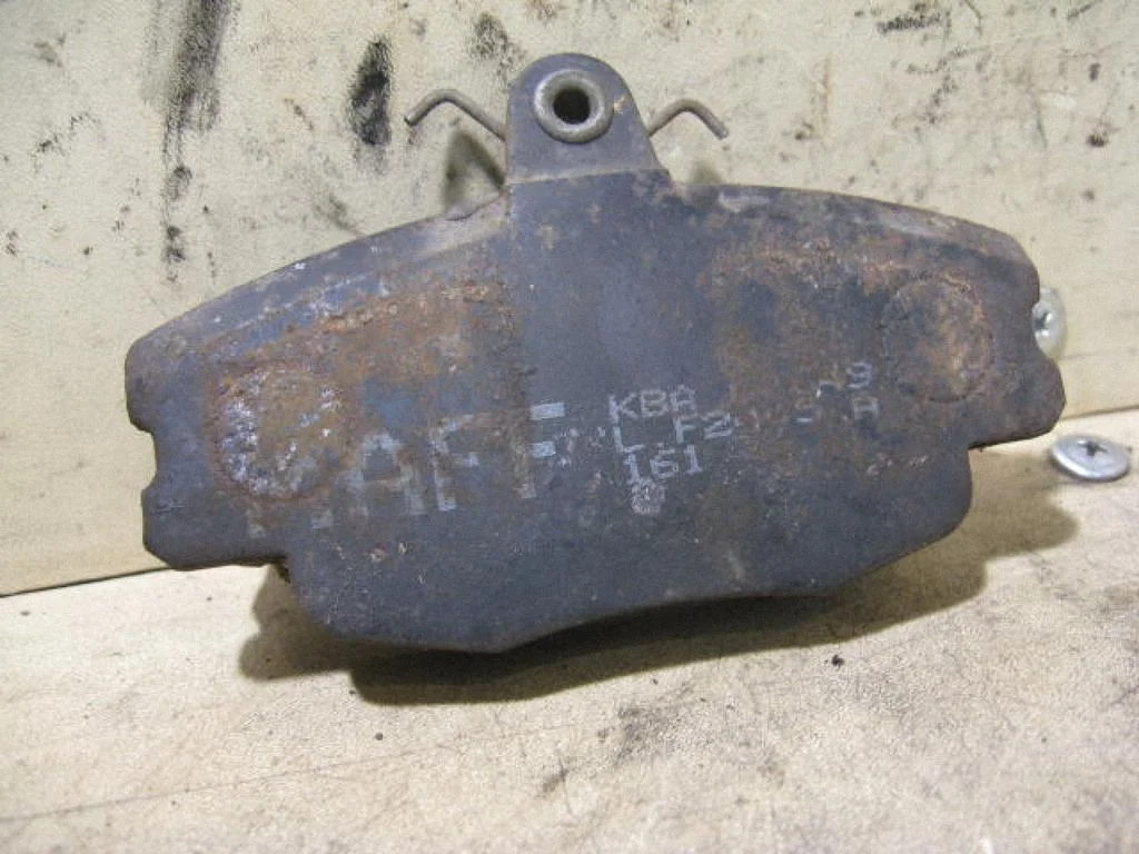 Brake pads (front) – Renault 19 (1988-1996)
