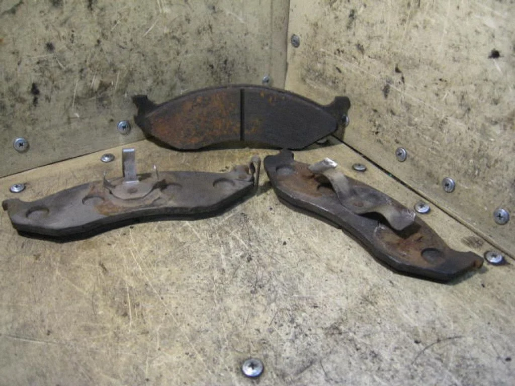 Brake pads (front)