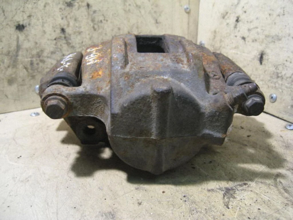 Front brake caliper – left