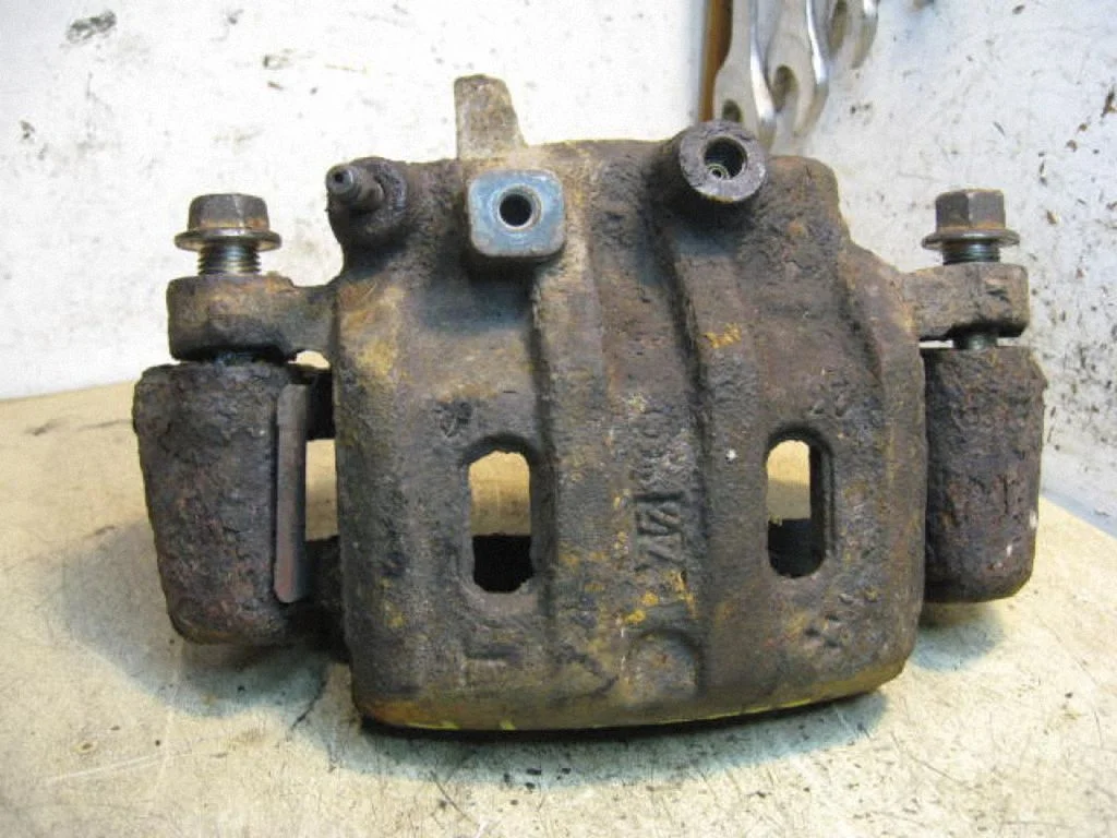 Front brake caliper – left