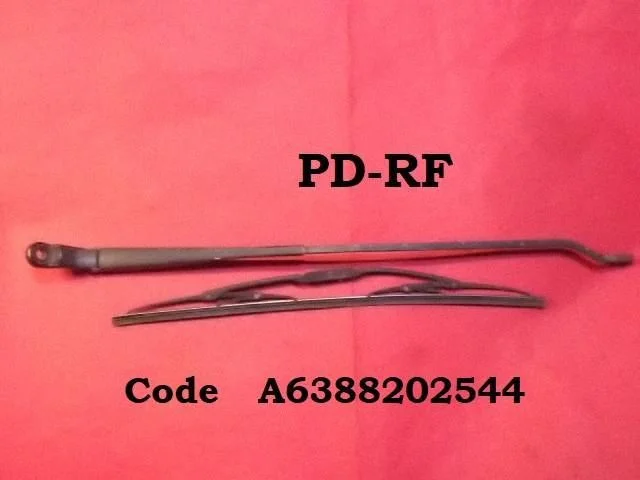 Front wiper blade arm A6388202544