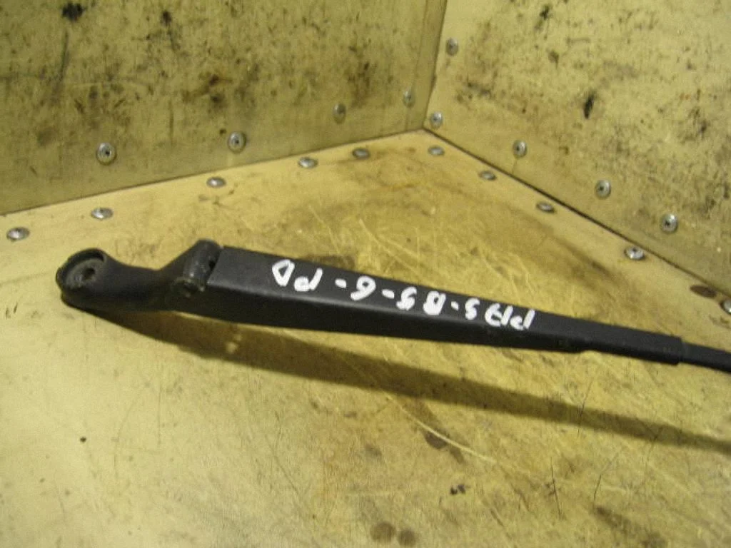 Front wiper blade arm – right