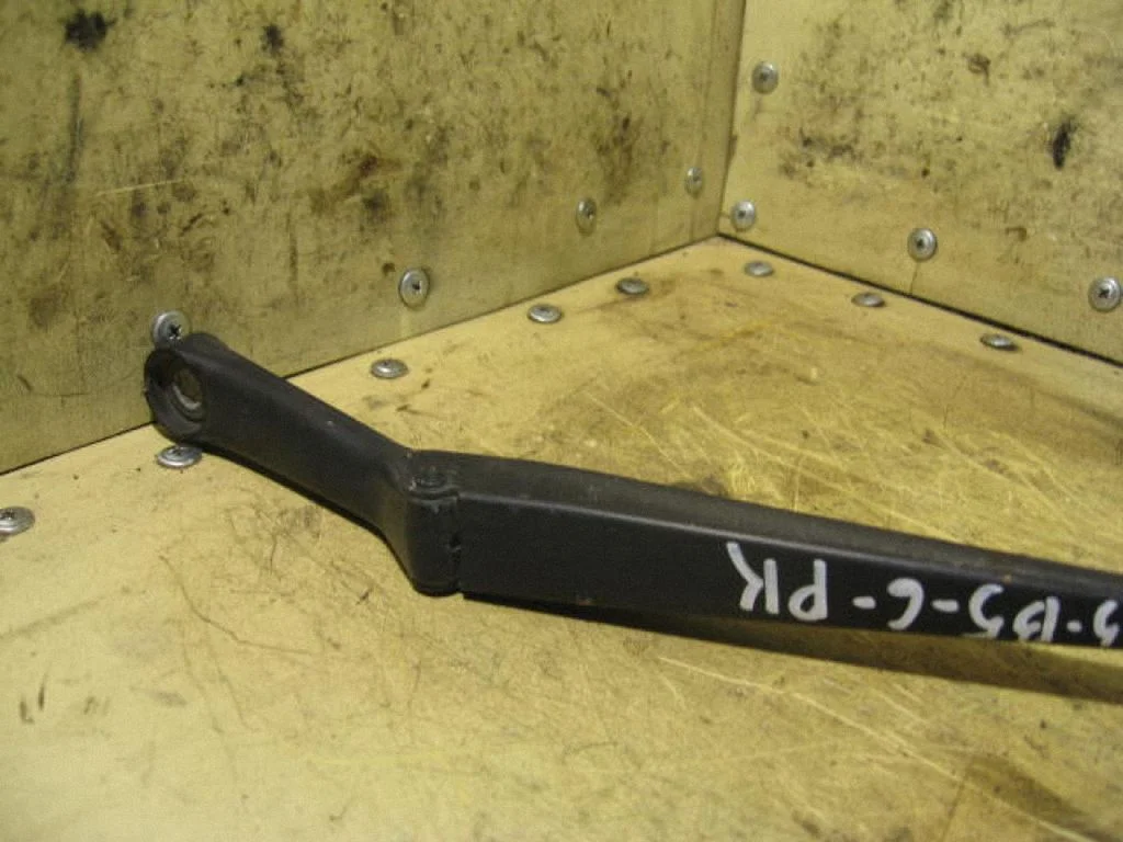 Front wiper blade arm – left