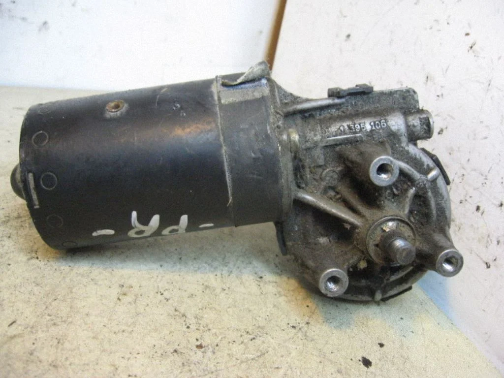 Tīrītāju motoriņš BOSCH96446403902