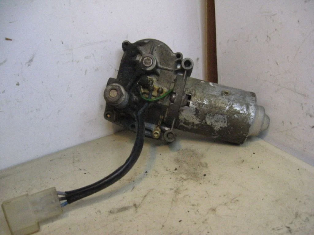 Aizmugurējā stikla tīrītāja motoriņš BOSCH0390216738