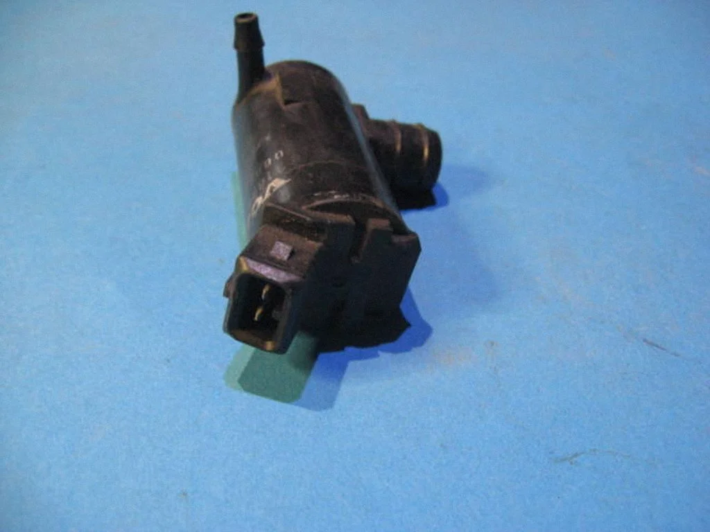 Windscreen/windshield washer pump 916911