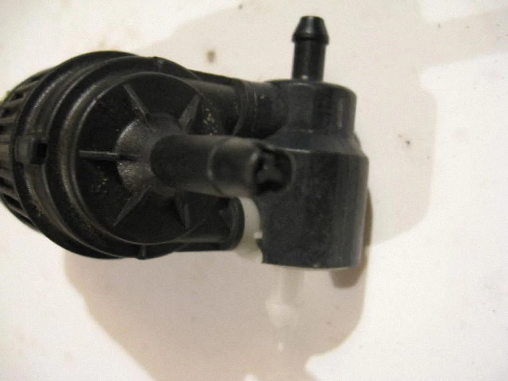 Klaasipesuvedeliku pump (klaaside) – vasak