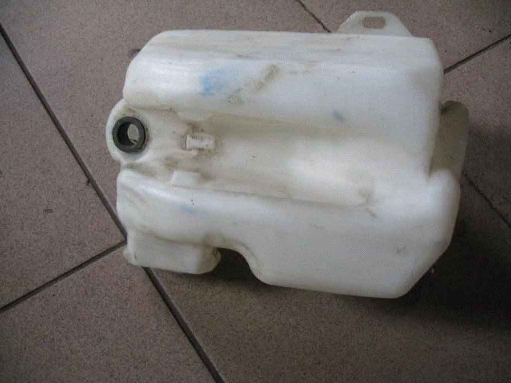 Windshield washer fluid reservoir/tank 8200104706