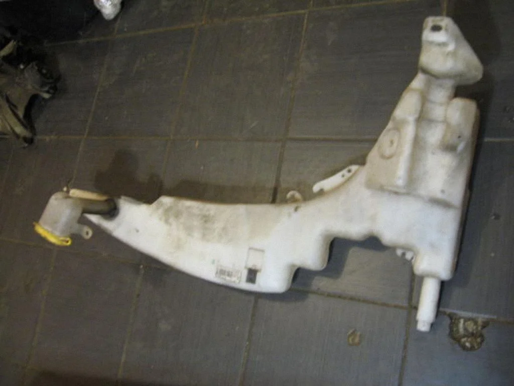 Windshield washer fluid reservoir/tank XS4117618CH