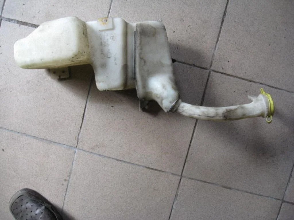 Logu mazgāšanas šķidruma tvertne 7M015545395VW17518