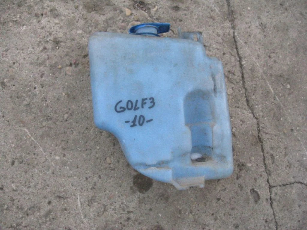 Klaasipesuvedeliku paak – Volkswagen Golf III (1992-1997)