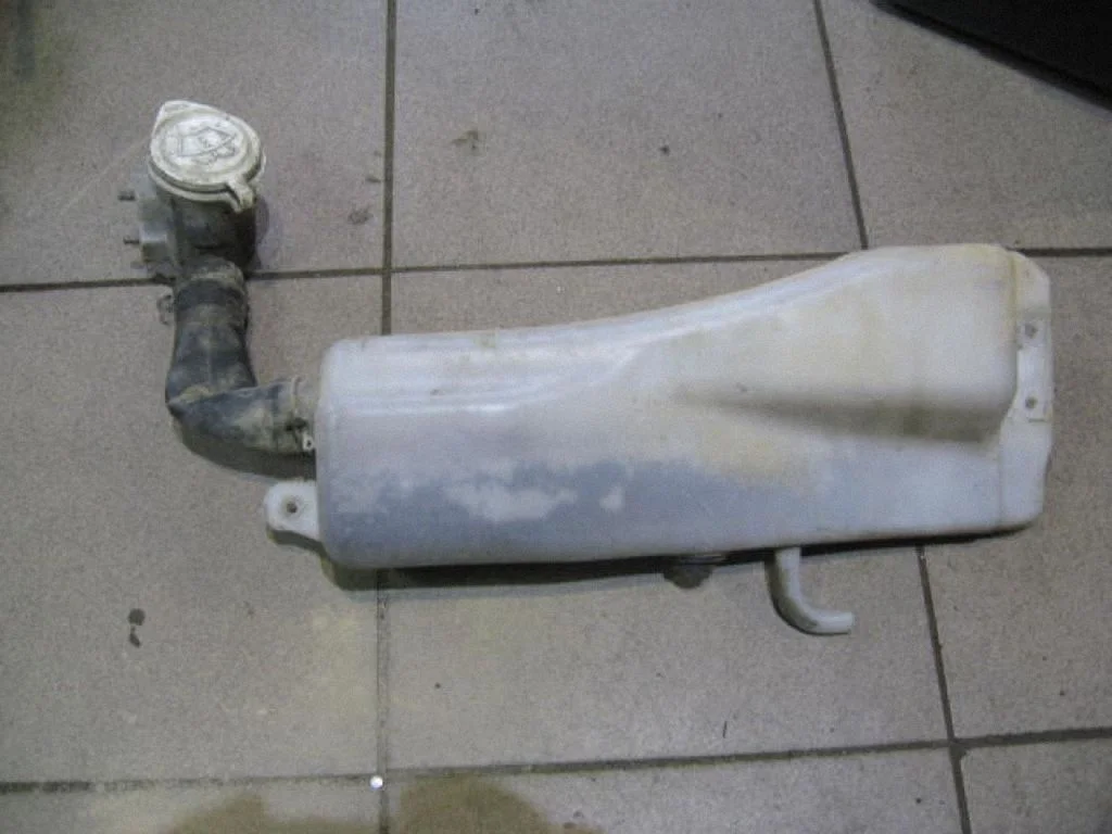 Windshield washer fluid reservoir/tank 060141200