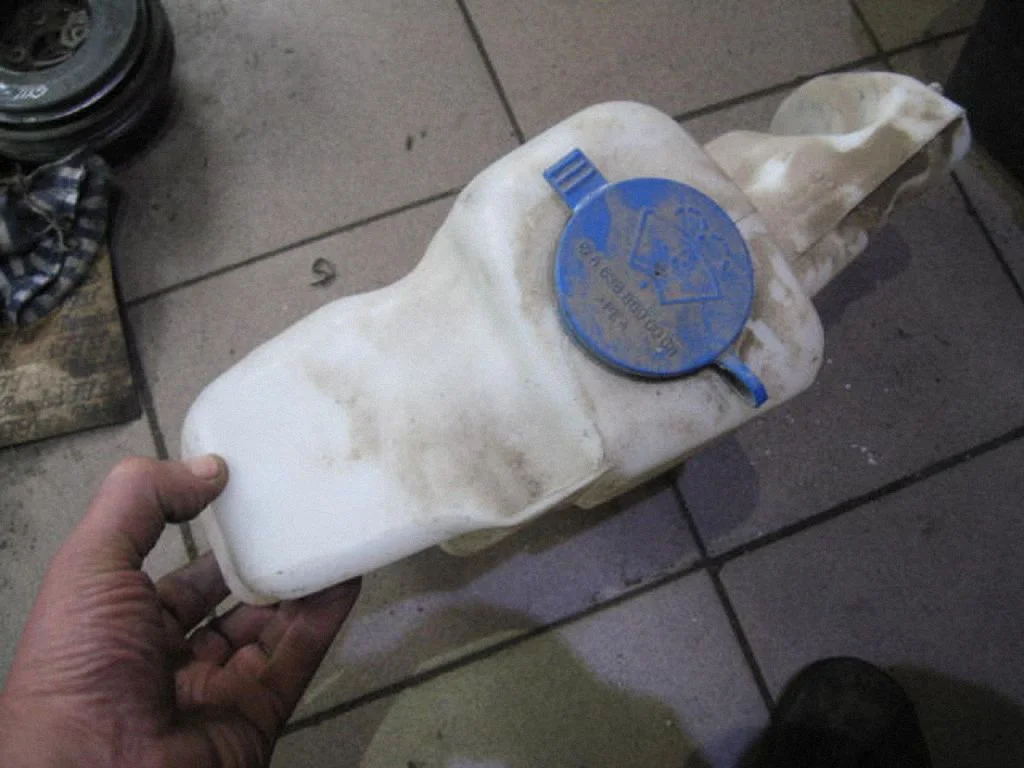 Windshield washer fluid reservoir/tank 6388691120