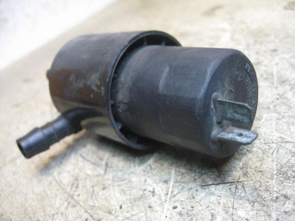 Headlight washer pump – left