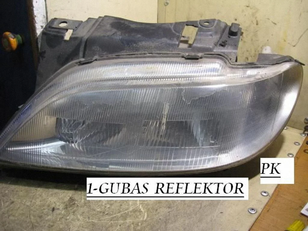 Headlight/headlamp – left