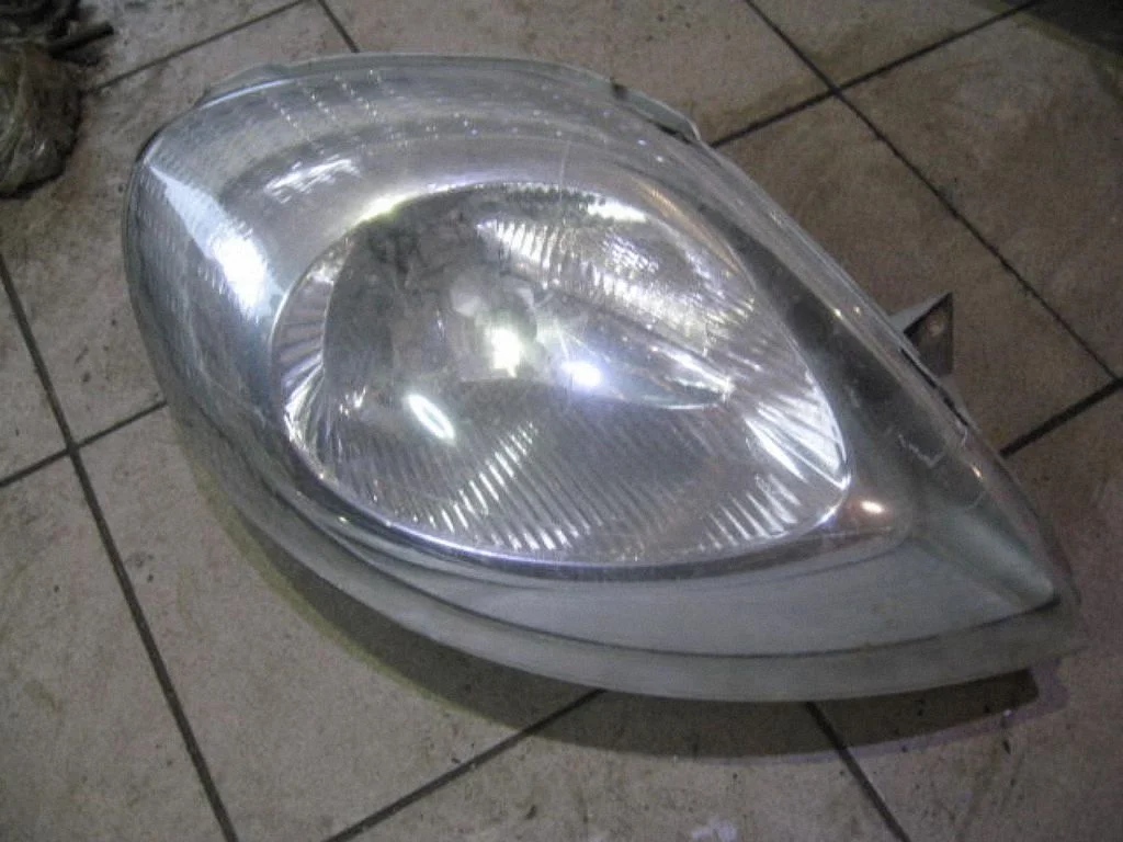 Headlight/headlamp – right