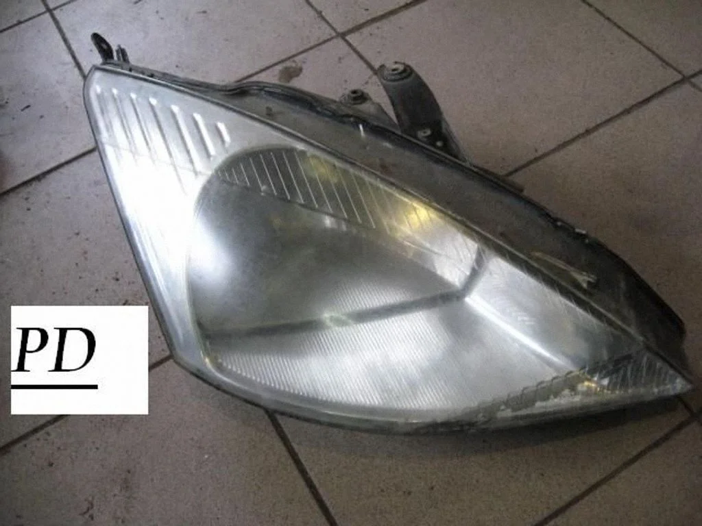 Headlight/headlamp – right