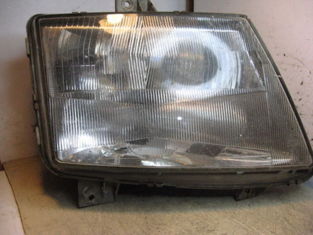 Headlight/headlamp – right
