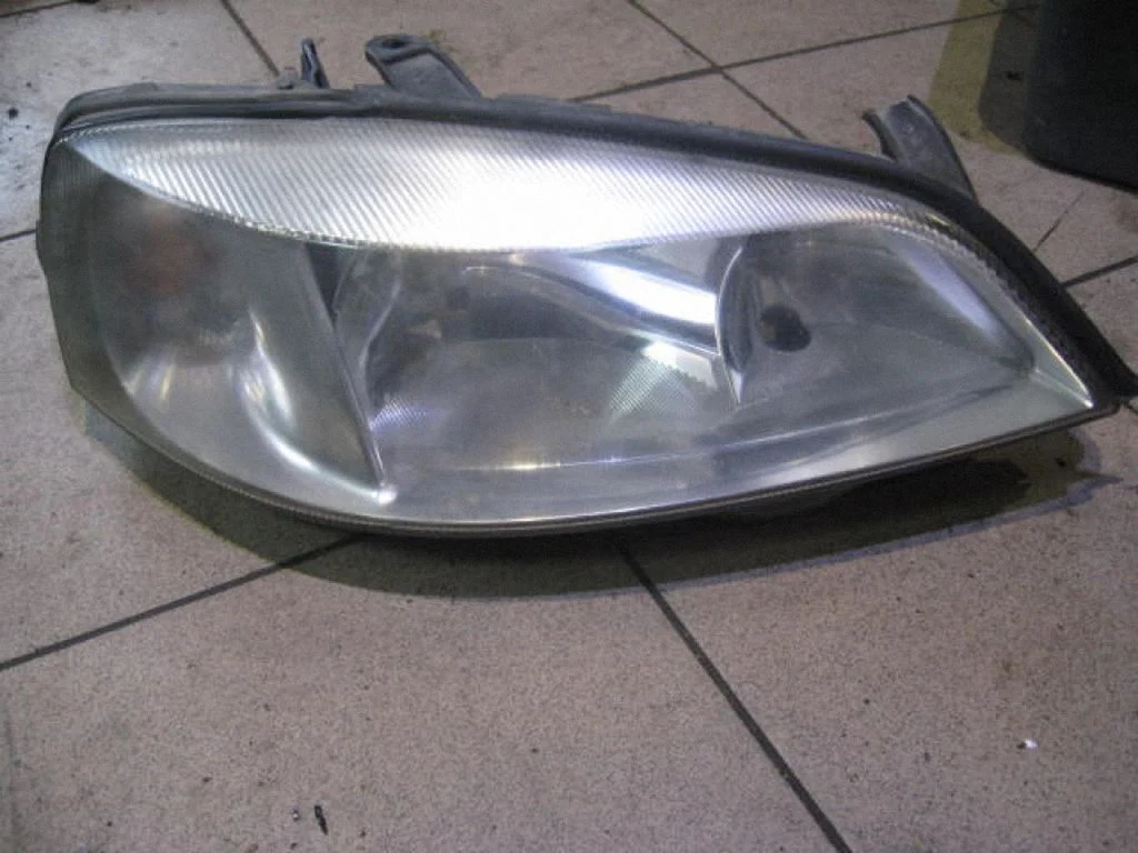 Priekšējais lukturis GM90520876RH