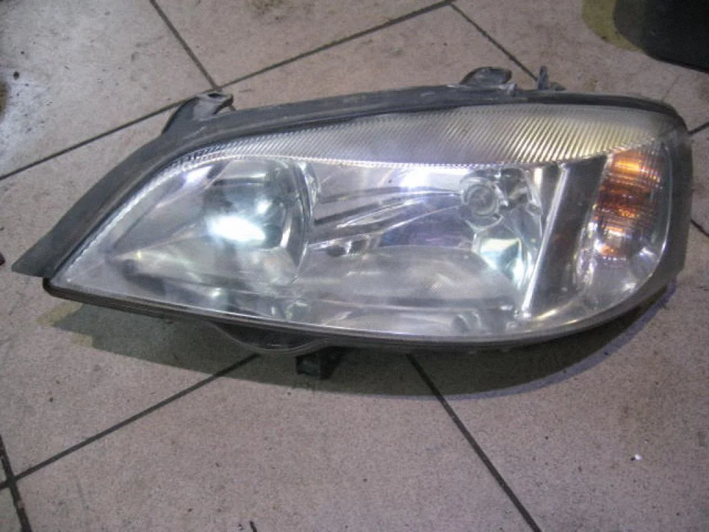 Priekšējais lukturis GM2441488LH