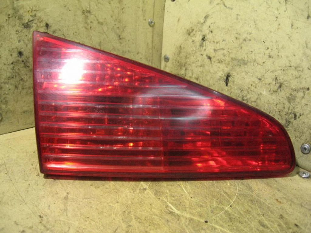 Tailgate rear/tail lights