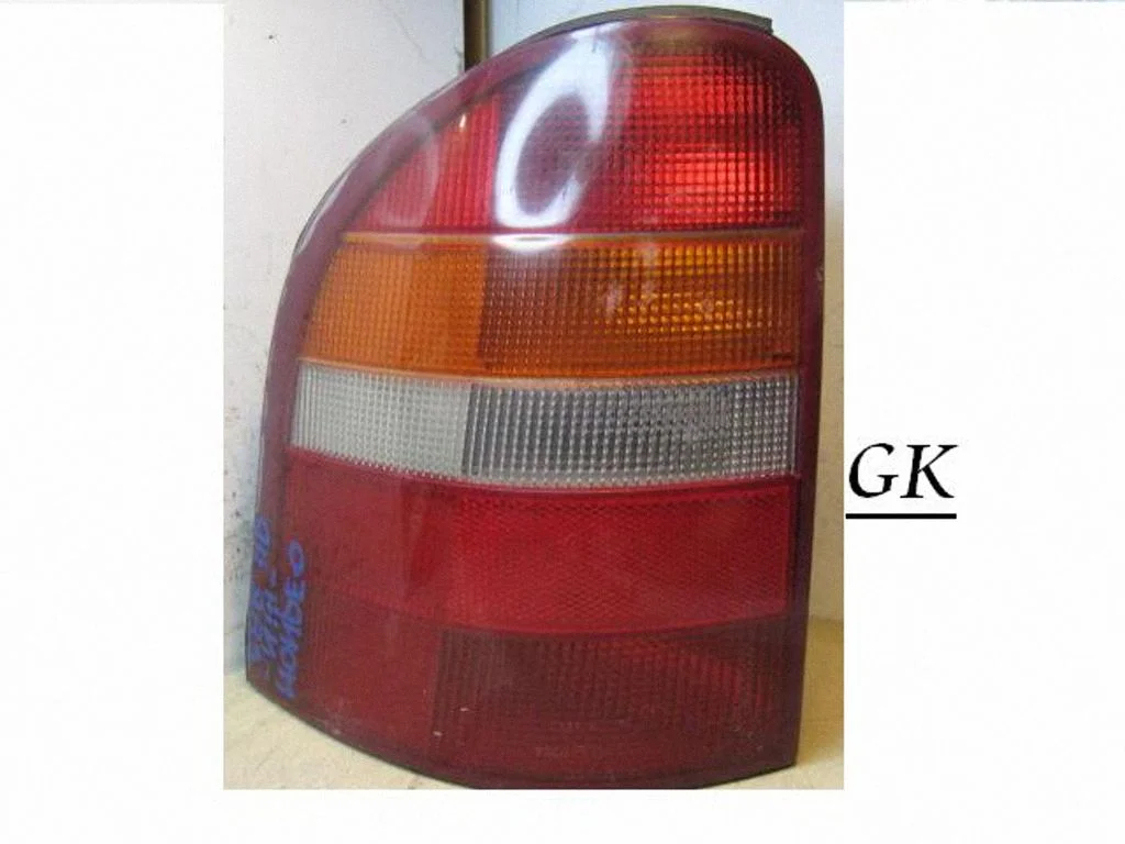 Lampa tylna w błotniku 93BG13N004