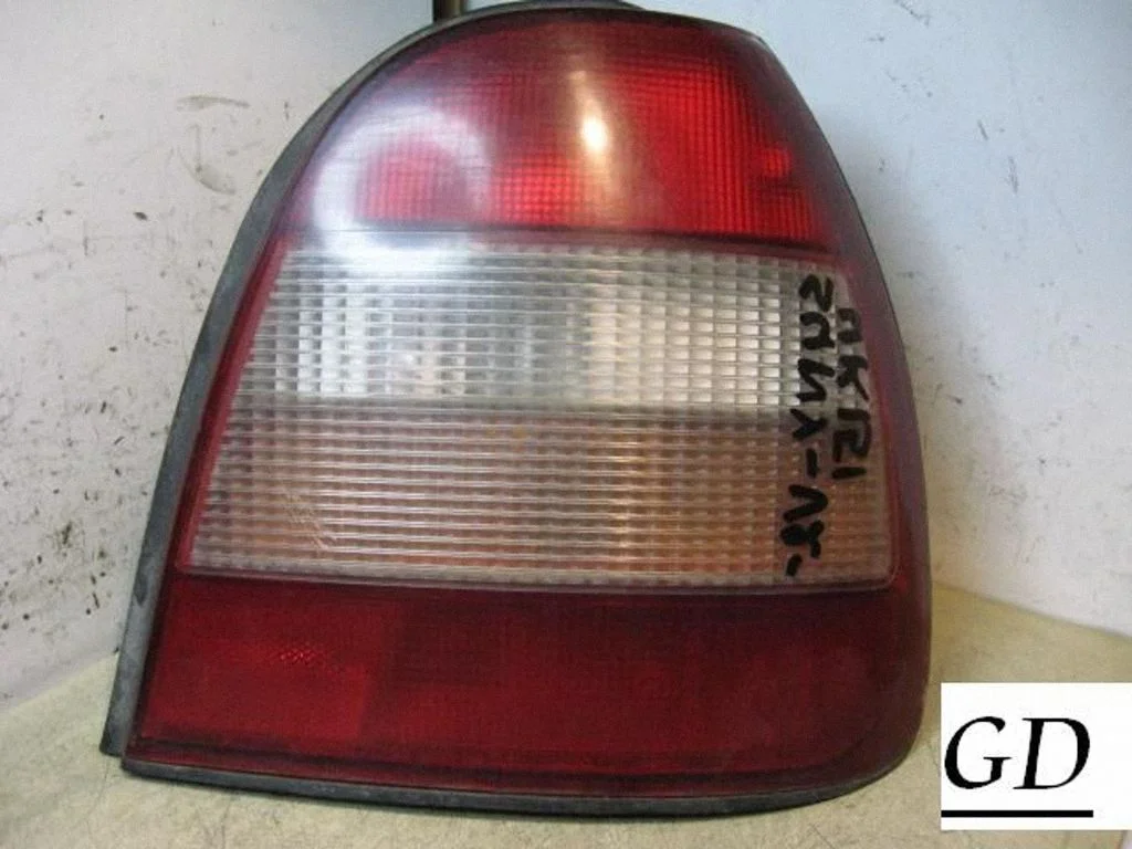 Rear/tail lights – right