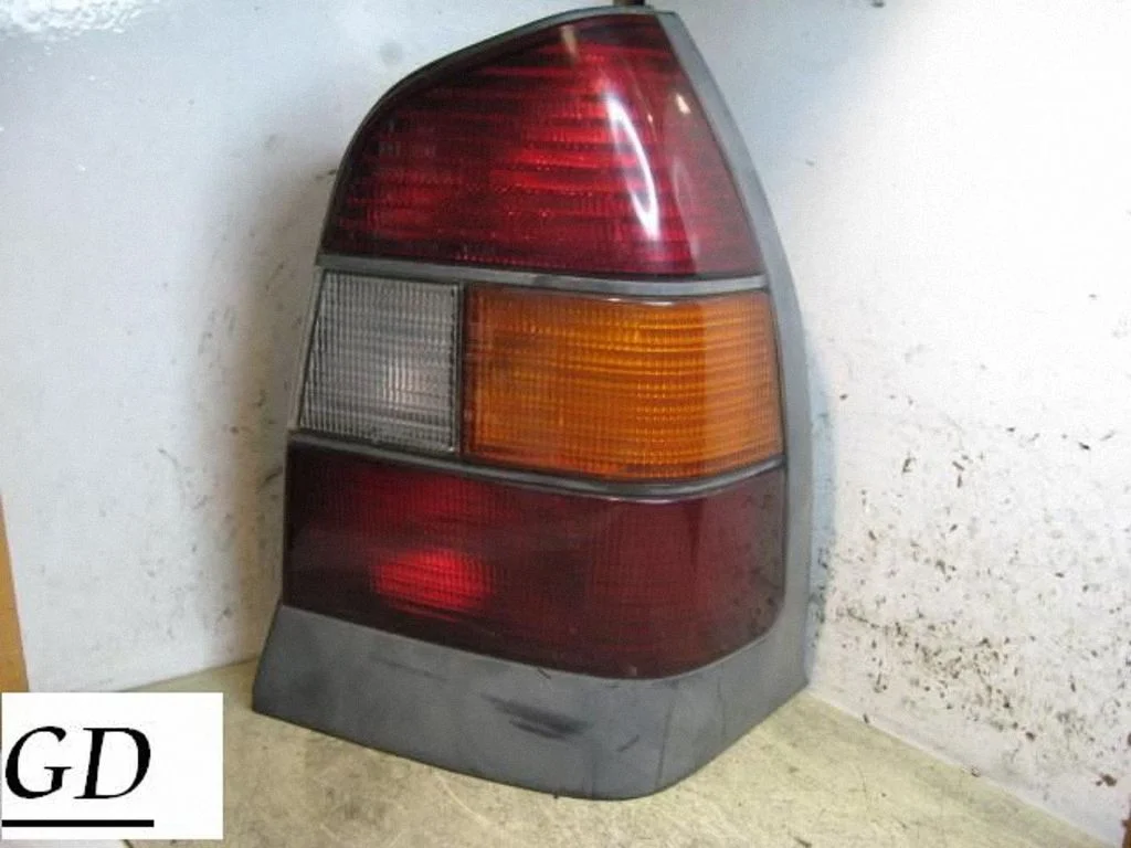 Rear/tail lights – right