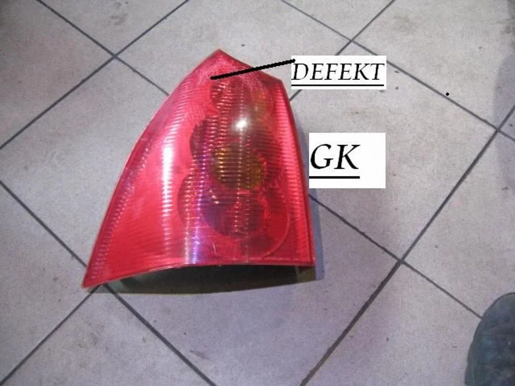 Lampa tylna w błotniku – lewa