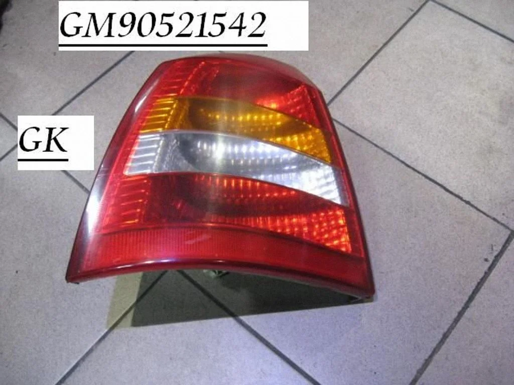 Aizmugurējais lukturis virsbūvē GM90521542