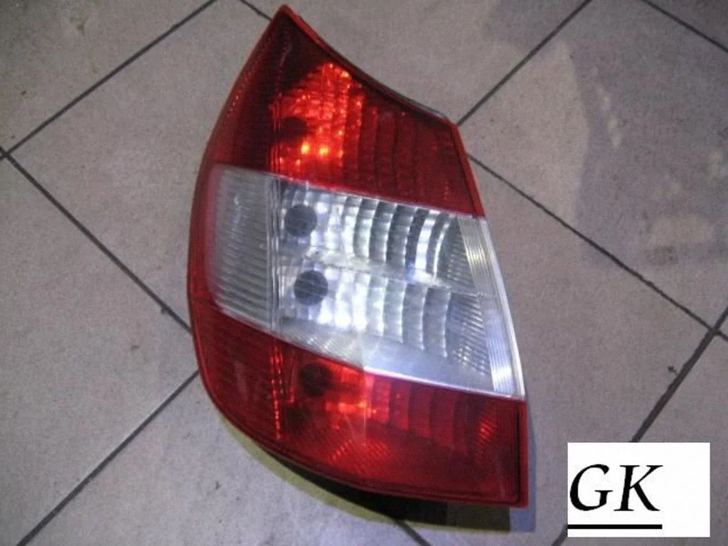 Rear/tail lights – left