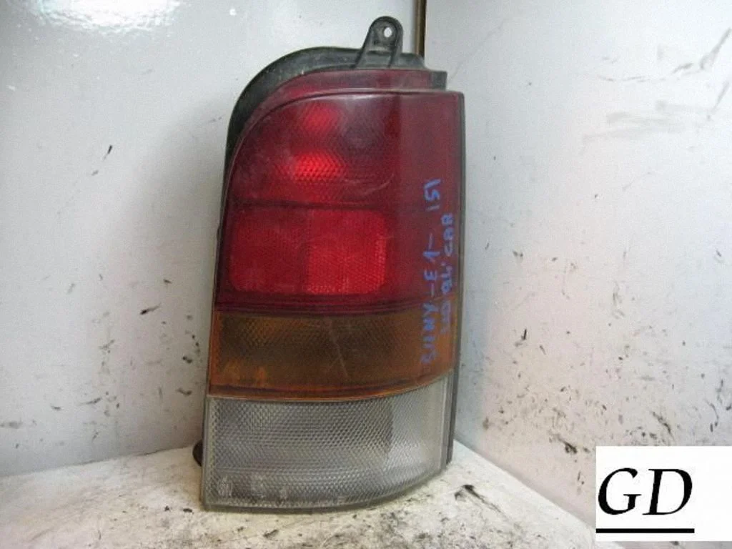 Rear/tail lights – right