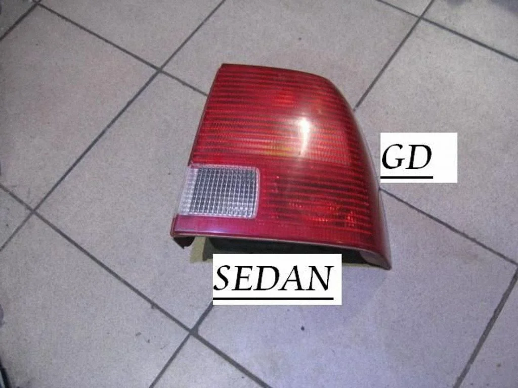 Rear/tail lights – right
