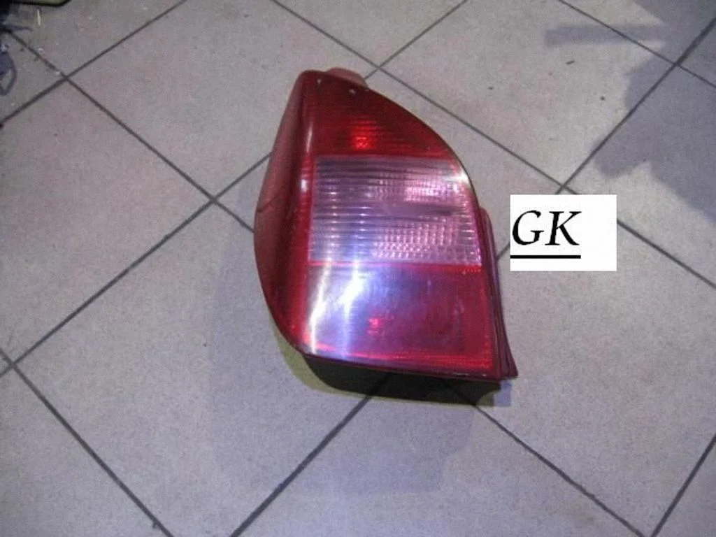 Rear/tail lights – left