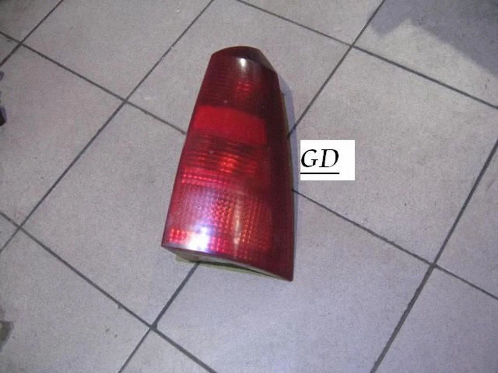 Rear/tail lights – right