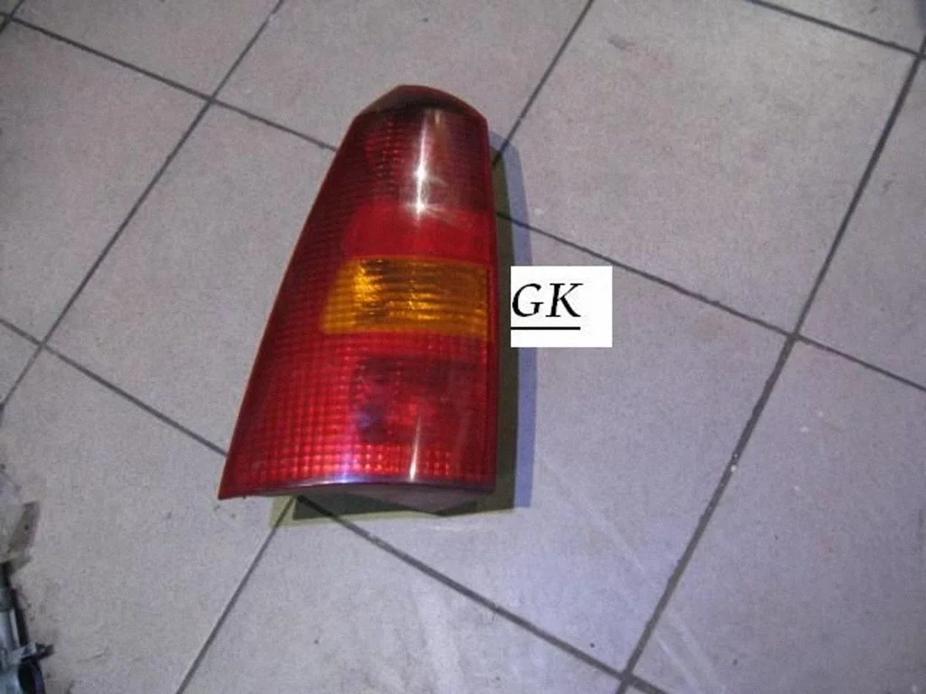 Rear/tail lights – left