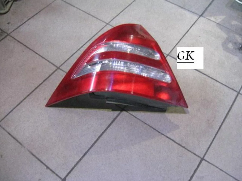 Rear/tail lights – left