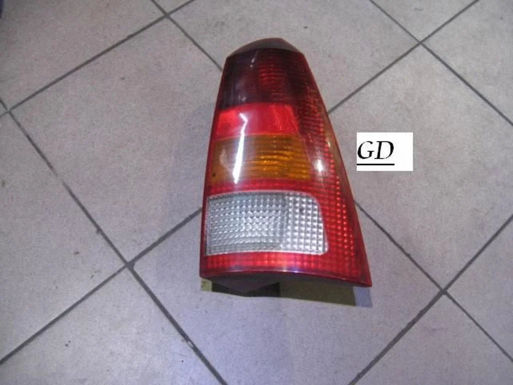 Rear/tail lights – right