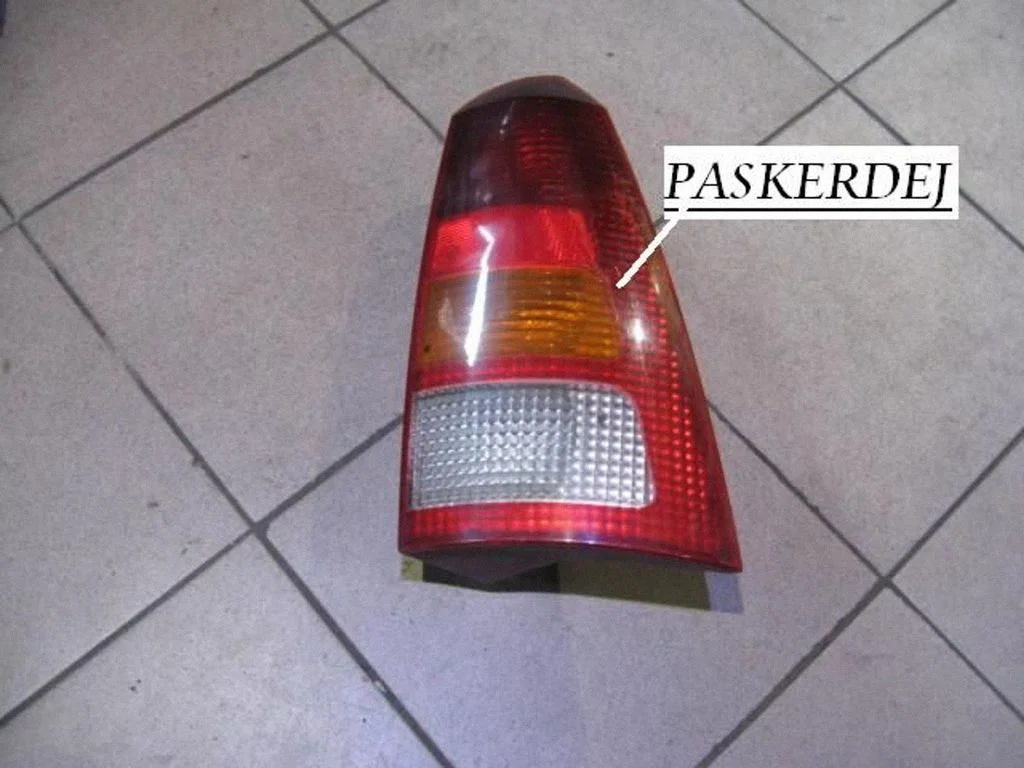 Rear/tail lights – right
