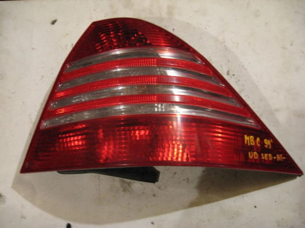 Rear/tail lights 255602R