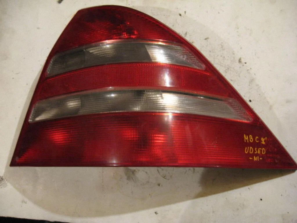 Rear/tail lights A2208200264